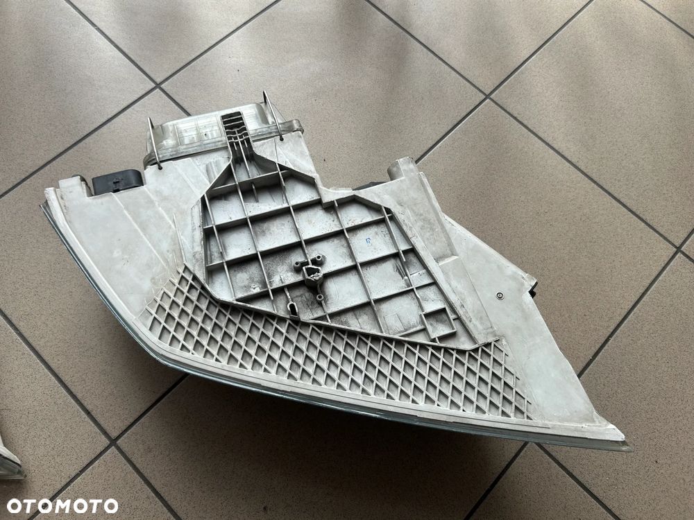 LAMPA PRAWA LEWA PRZÓD XENON SKODA OCTAVIA II - 5