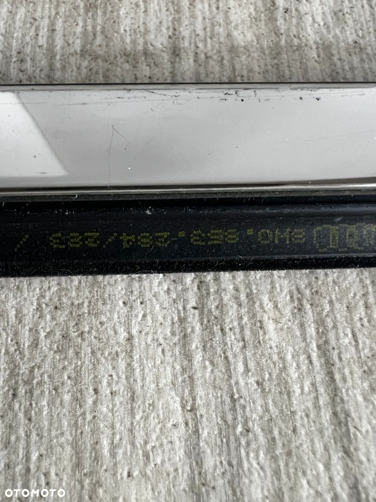 USZCZELKA GÓRNA DRZWI LEWY PRZÓD LISTWA ZGARNIAJĄCA LEWY PRZÓD AUDI A4 8W B9 CHROM 8W0837431 8W0853284/283 ŁADNA - 5