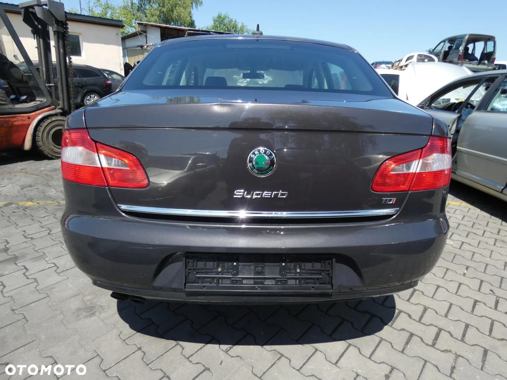 SKODA SUPERB II LIFTBACK *SAMOCHÓD NA CZĘŚCI*LF8M/6Q6Q/9203 ( Mocca Brown Metallic ) / MASKA, LAMPA, DRZWI,ABS,PRZEKŁADNIA, KLAPA, BELKA, DESKA, FOTELE, KANAPA, ĆWIARTKA KIEROWNICA, TARCZE,ZAWIESZENIE, KOMPLETNY TYŁ, LICZNIK, ZEGARY, PRAWE LEWE PRZÓD TYŁ - 2