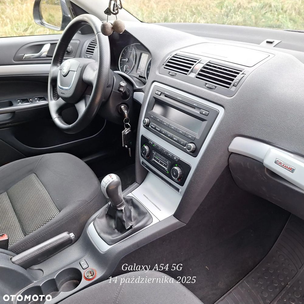 Skoda Octavia Combi 2.0 TDI DPF 4x4 Scout - 9