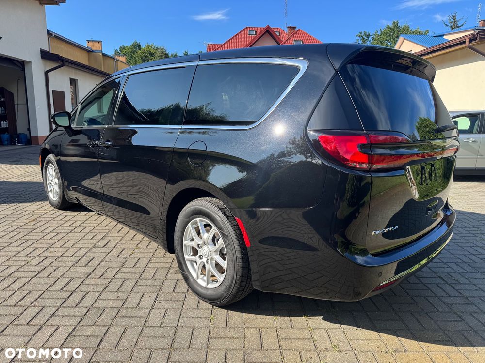 Chrysler Pacifica - 22