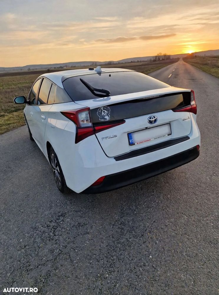 Toyota Prius Hybrid - 5