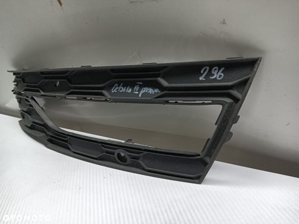 KRATKA ZDERZAKA PRZÓD PRZEDNIA PRAWA SKODA OCTAVIA IV 5E3807682 - 3