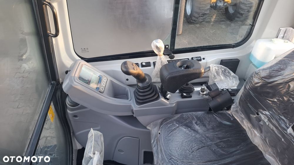 Takeuchi Koparka Gąsienicowa Takeuchi TB225 V0 Okazja DEMO Gwarancja - 13