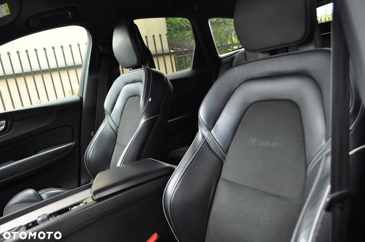 Volvo XC 60 D5 SCR AWD R-Design - 24