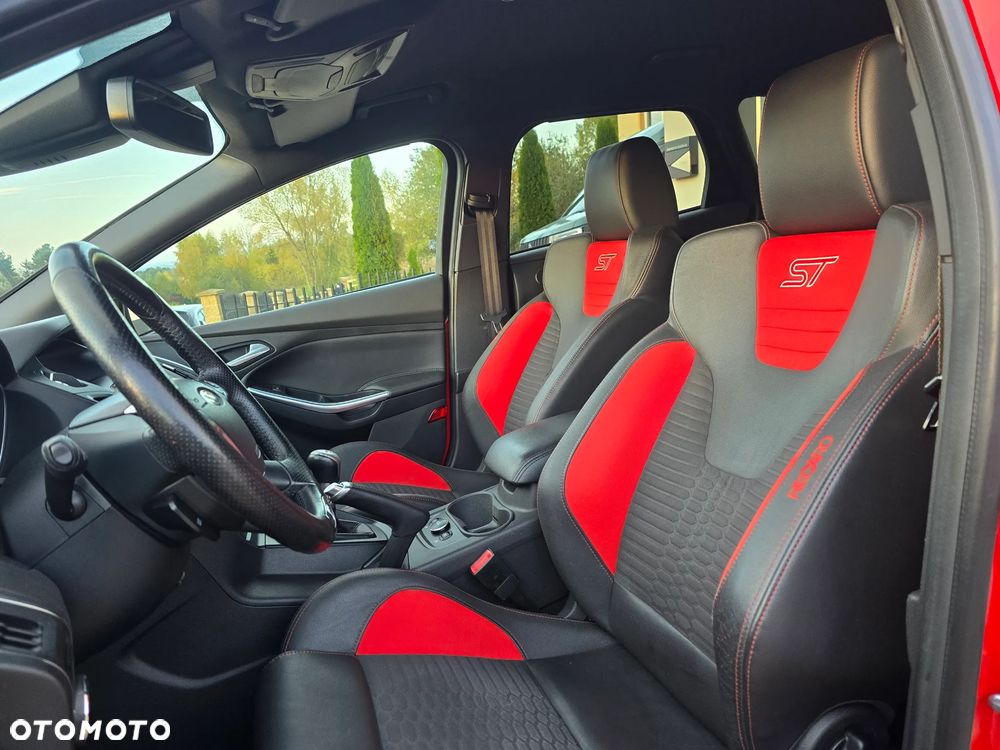 Ford Focus 2.0 EcoBoost ST - 17