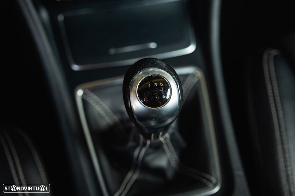 Mercedes-Benz CLA 200 Shooting Brake d Urban - 35