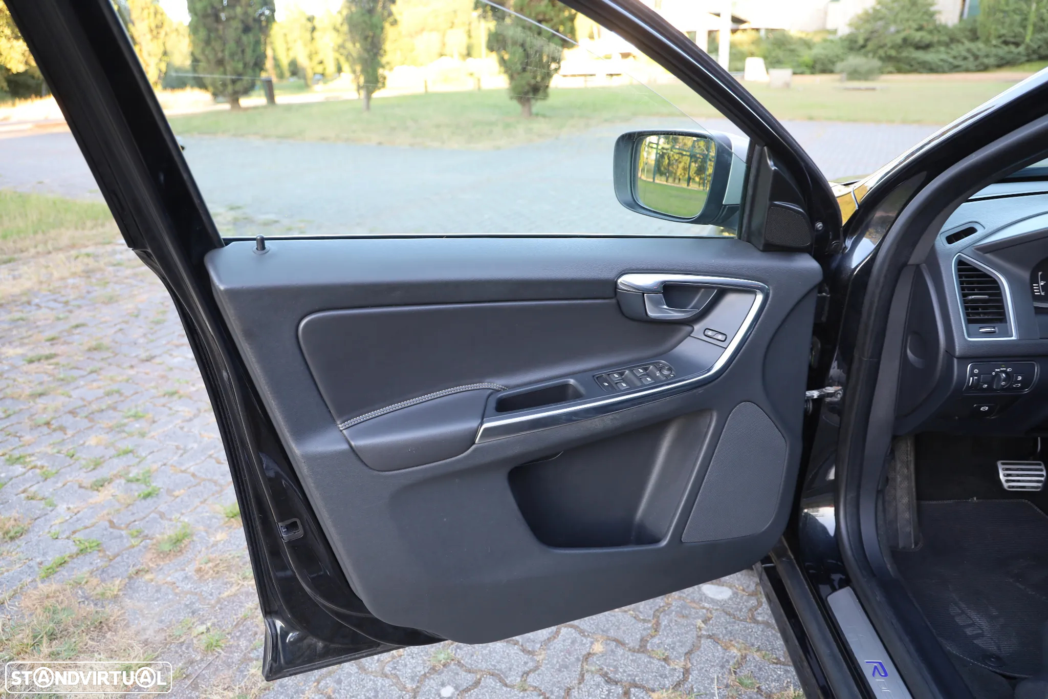 Volvo XC 60 2.0 D4 R-Design Geartronic - 16