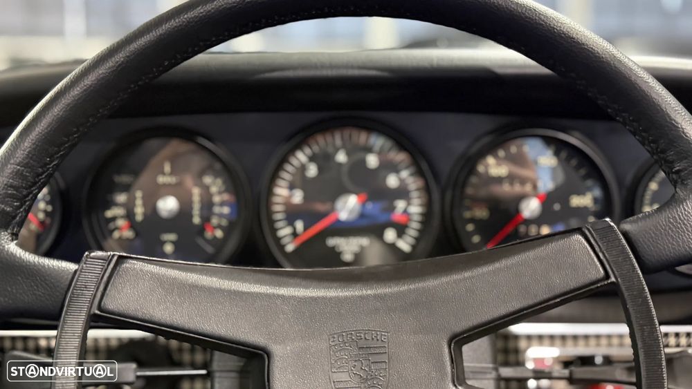 Porsche 911 Série F - 20