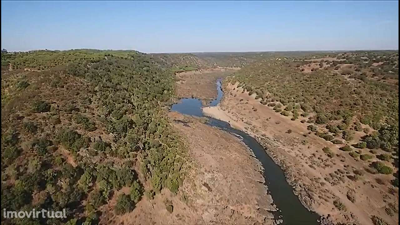 Descubra a sua Herdade dos Sonhos no Alentejo: 135 Hectares de Serenid - Grande imagem: 2/8