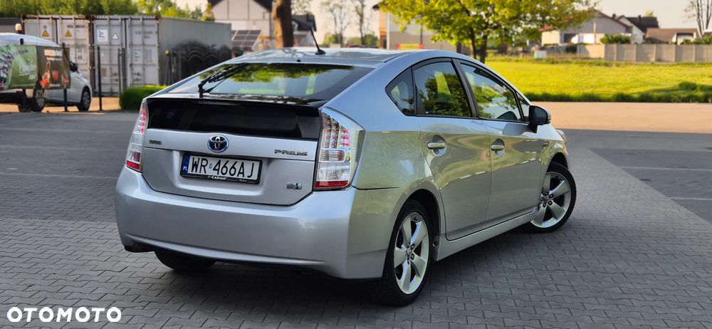 Toyota Prius (Hybrid) Life - 27