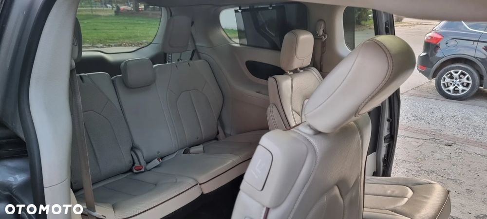 Chrysler Pacifica - 23