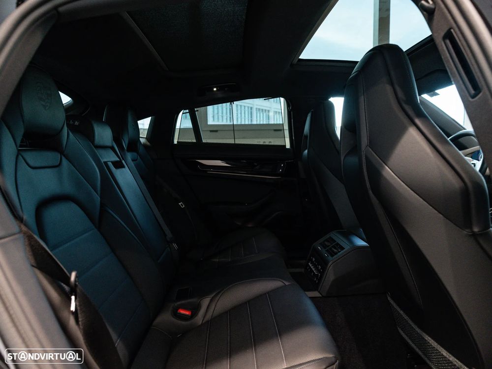 Porsche Panamera 4 E-Hybrid - 39