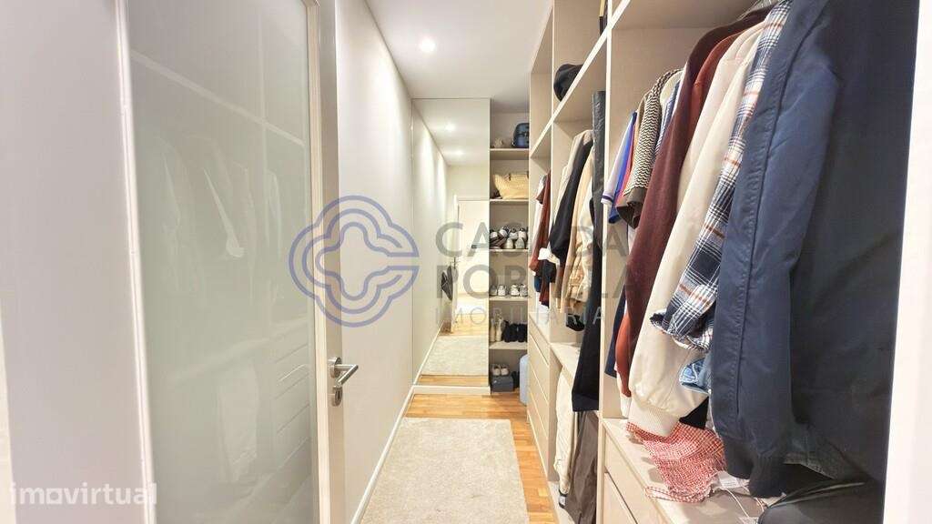 Apartamento T2 Remodelado com Suite, Closet, Duas Varandas, Arrumos e - Grande imagem: 4/32