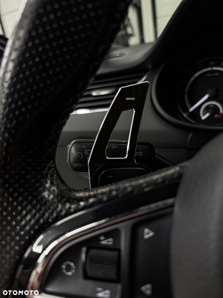 Skoda Octavia 2.0 TDI DSG RS - 13