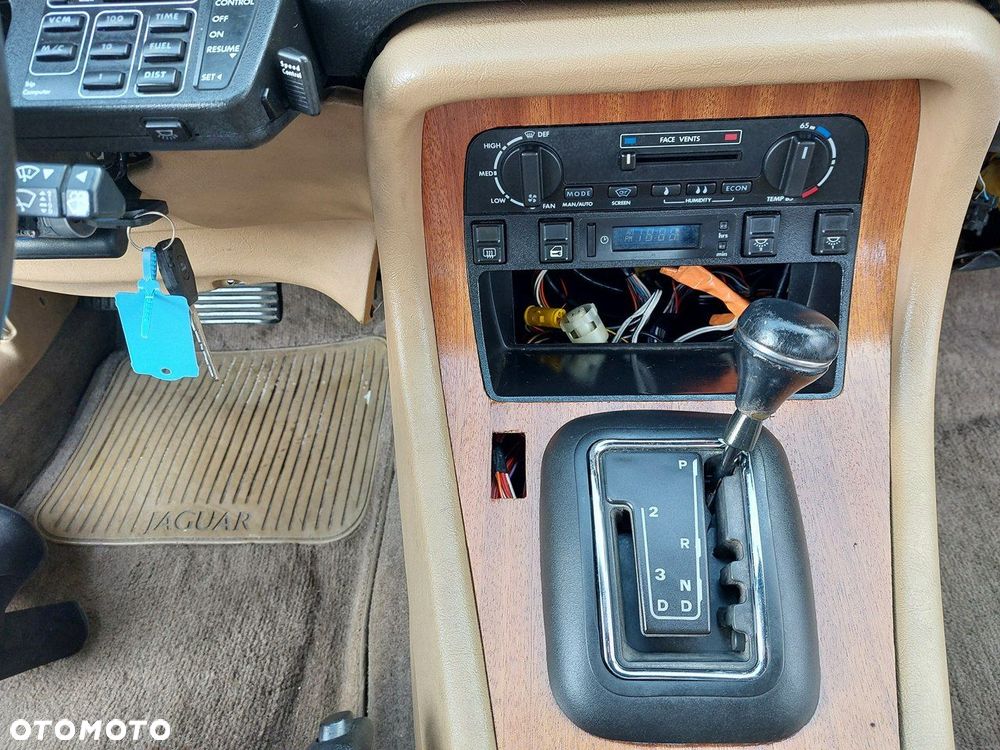 Jaguar XJ - 15