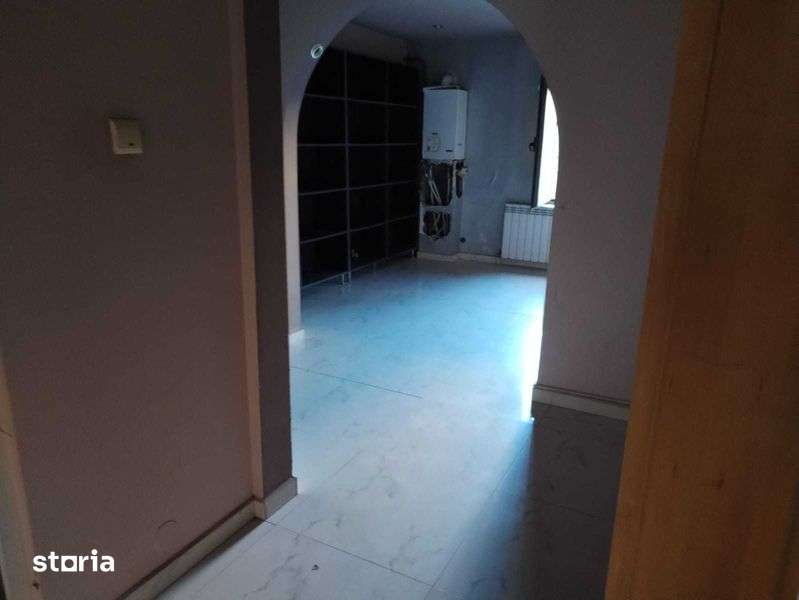 De vanzare apartament/spatiu comercial 3 camere — fotografia 3
