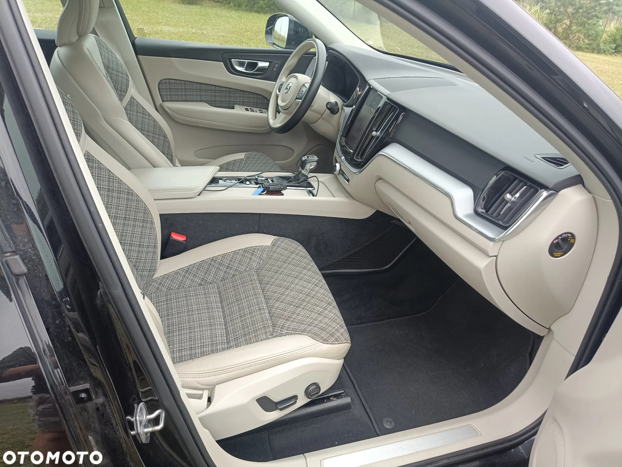 Volvo XC 60 D4 Momentum Pro - 22