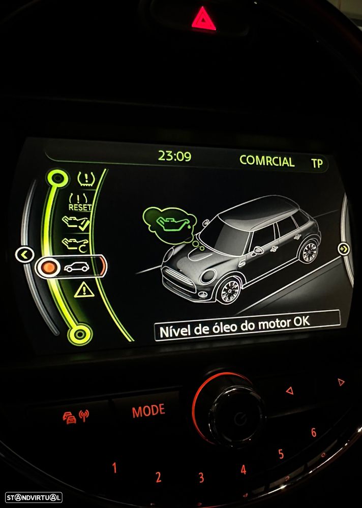 MINI 5 Portas Cooper D Auto - 11