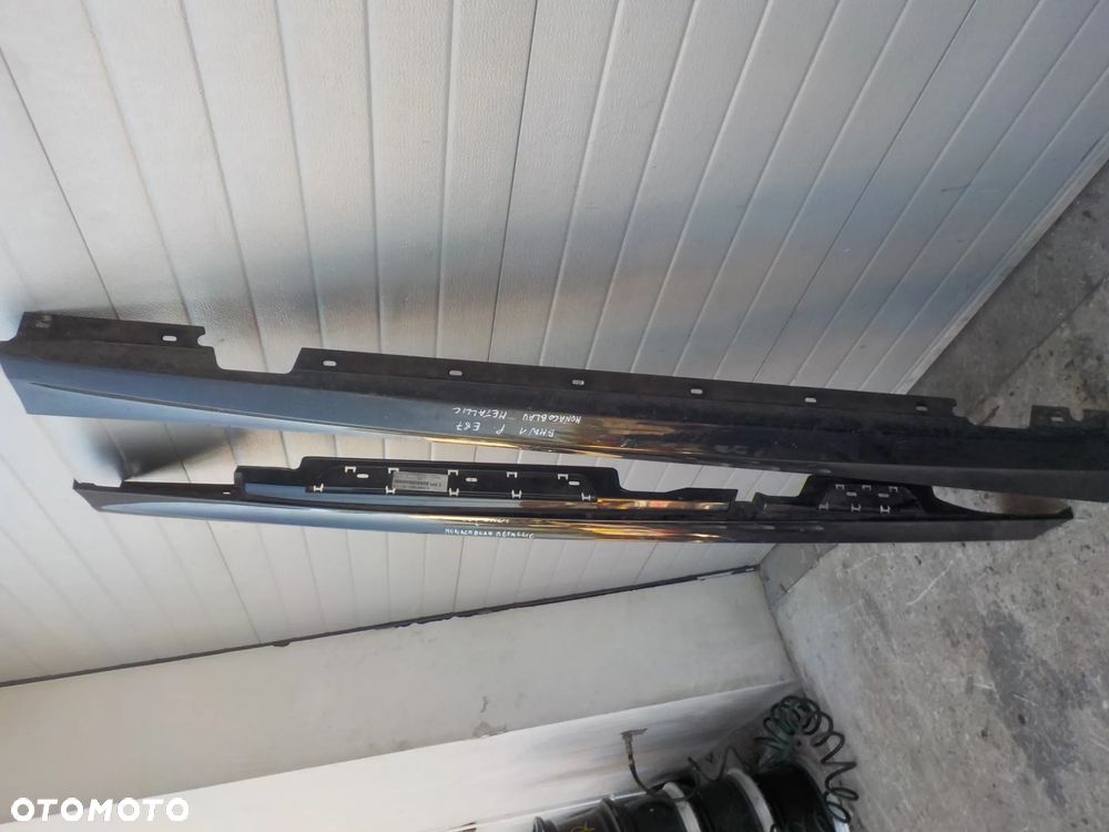 BMW SERIA 1 E87 LISTWA PROGOWA PRAWA I LEWA KOMPLET  KOLOR MONACOBLAU METALLIC - 10