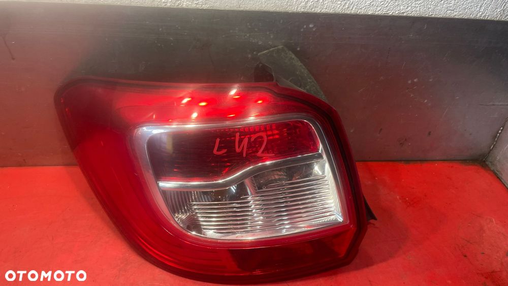 LAMPA LEWY TYŁ EUROPA ORYGINAŁ DACIA SANDERO - 1