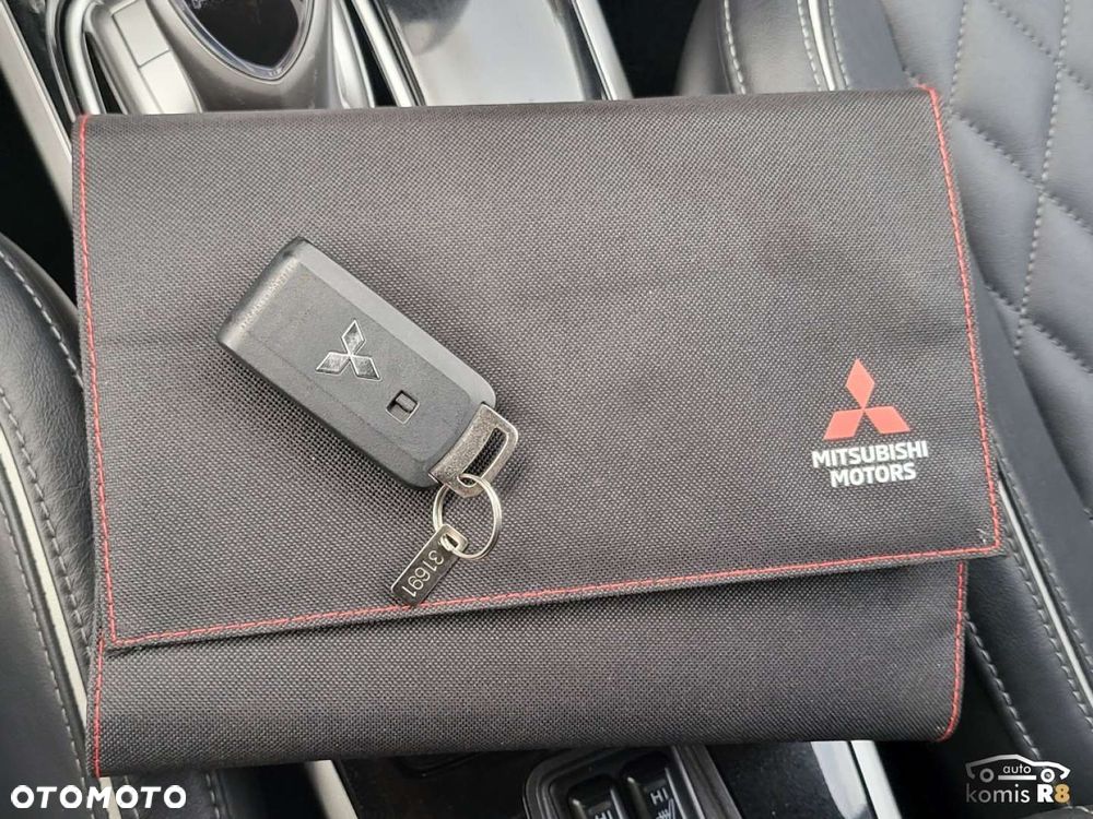 Mitsubishi Outlander - 32