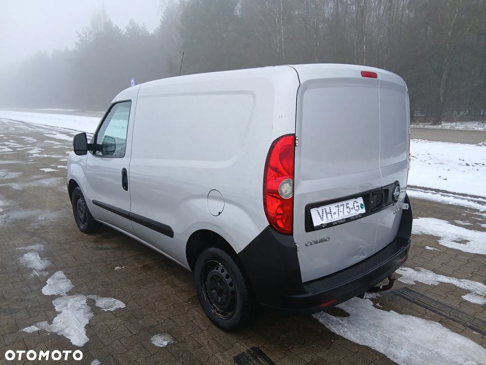 Opel COMBO - 23
