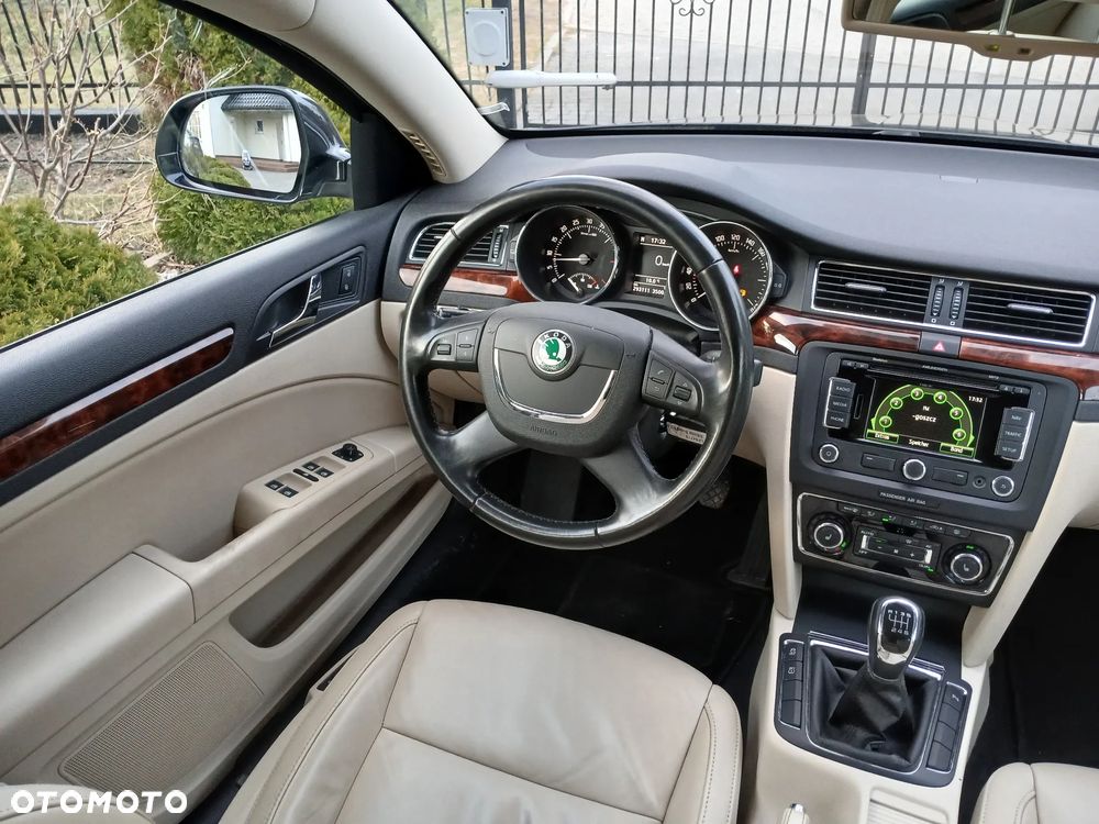 Skoda Superb 2.0 TDI Exclusive - 24