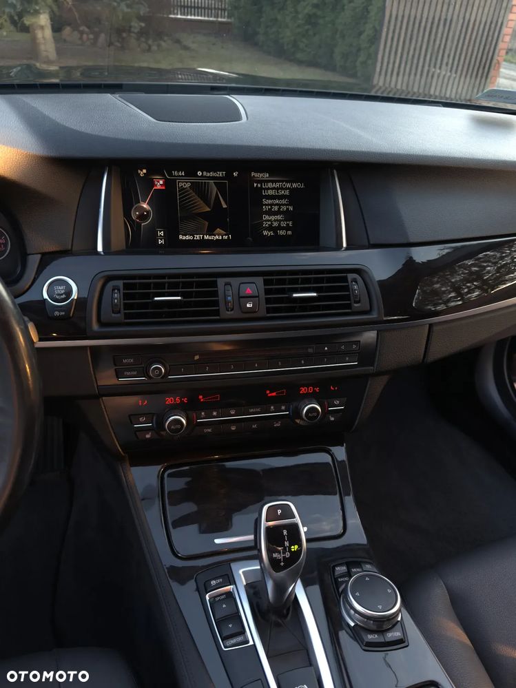 BMW Seria 5 528i xDrive - 15