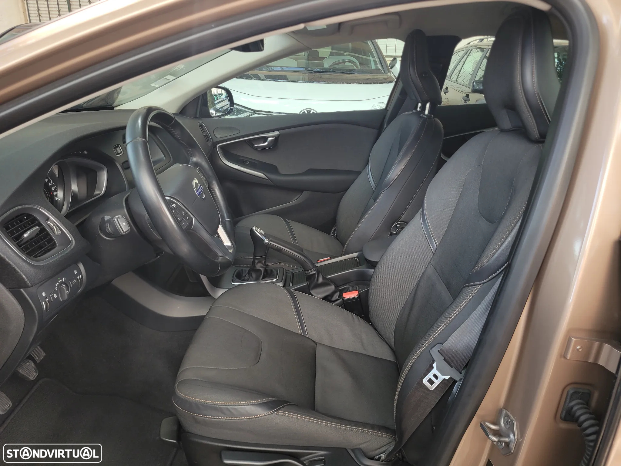 Volvo V40 Cross Country 1.6 D2 VOR - 18