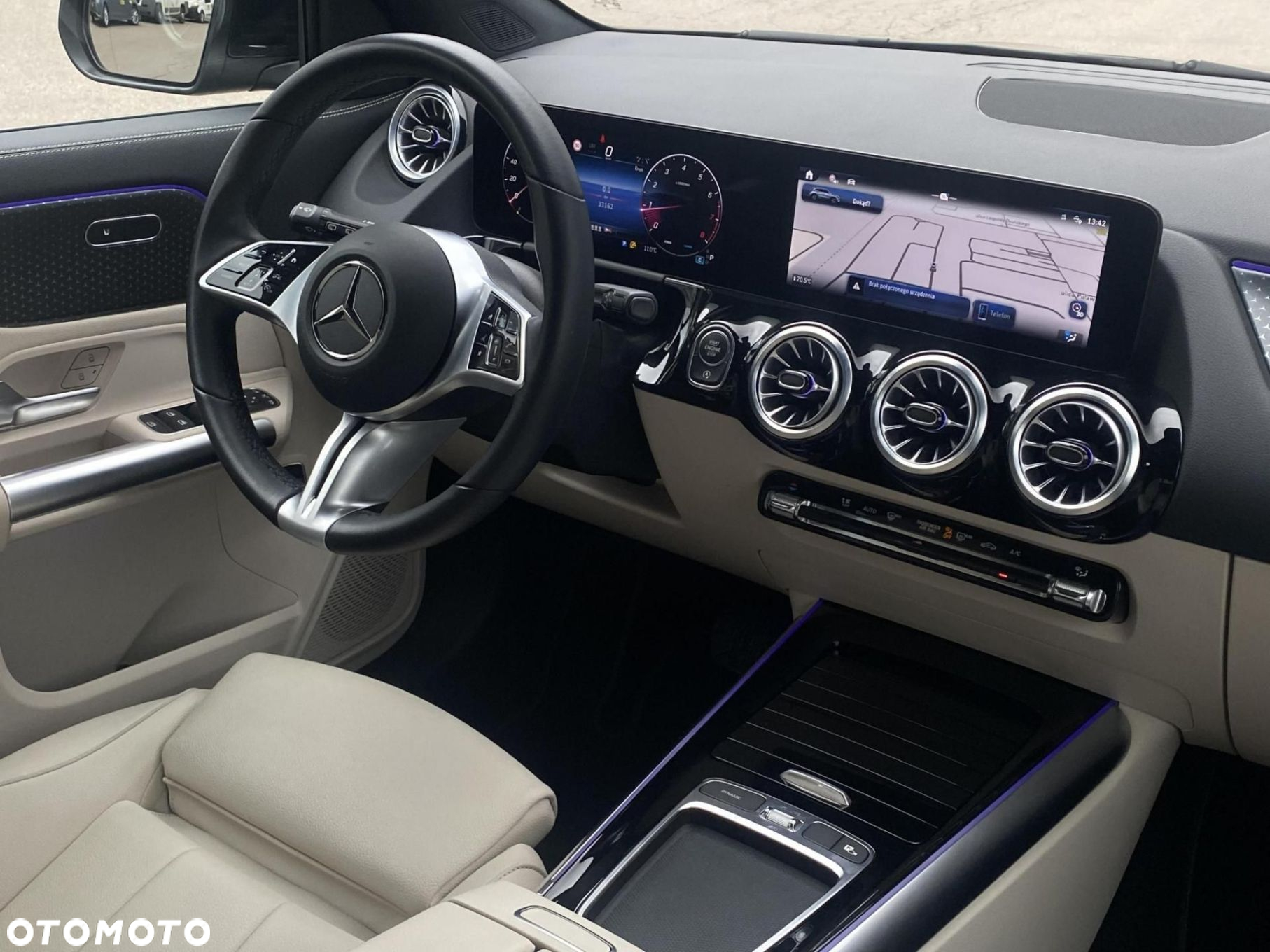 Mercedes-Benz GLA - 25