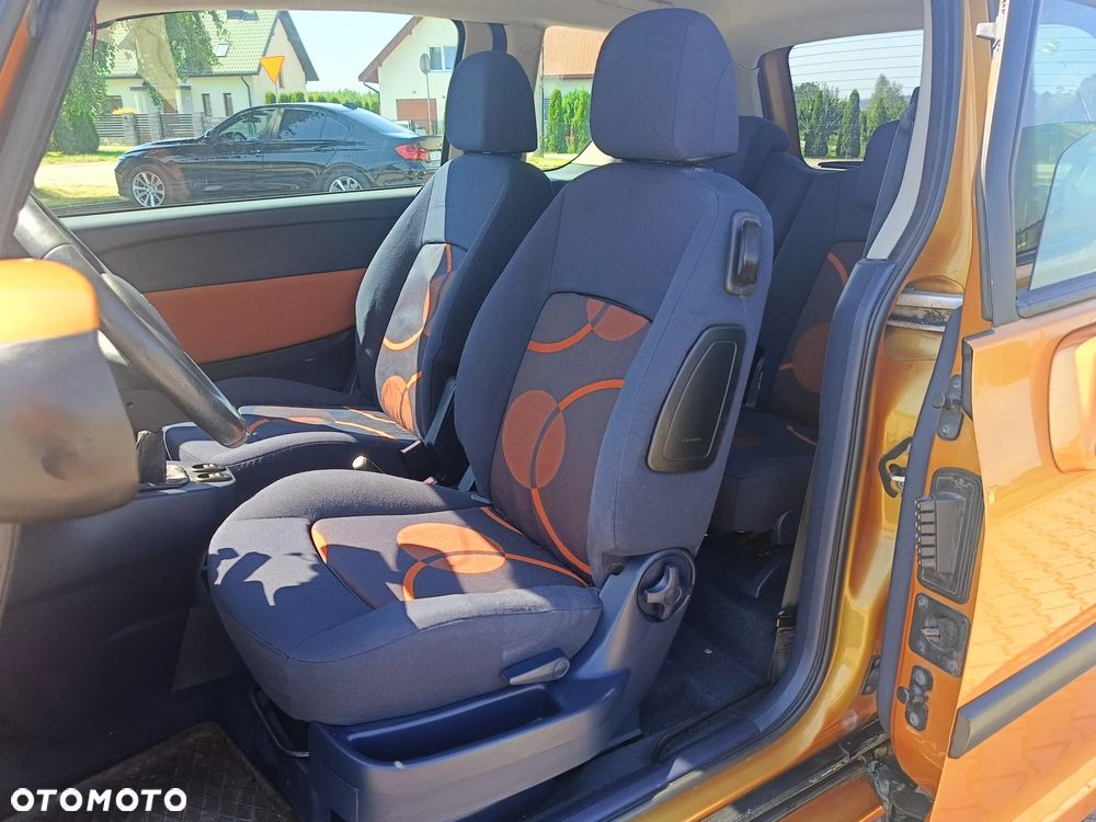 Peugeot 1007 1.4 Trendy - 10