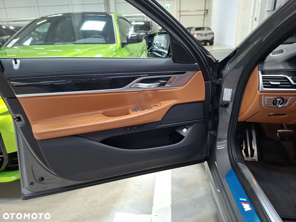 BMW Seria 7 - 12