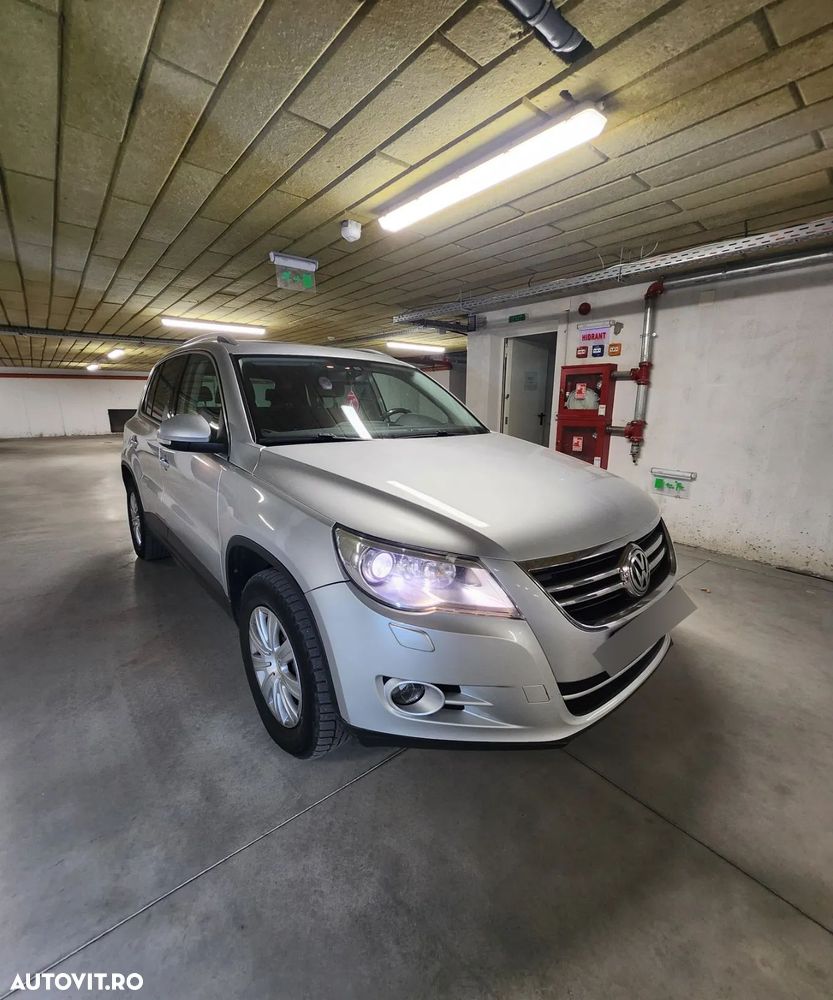 Volkswagen Tiguan - 1
