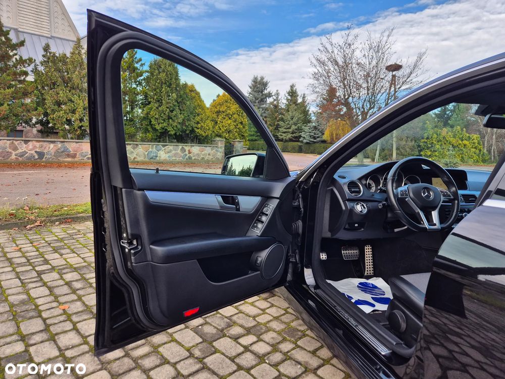 Mercedes-Benz Klasa C 180 BlueEFFICIENCY 7G-TRONIC Avantgarde - 22