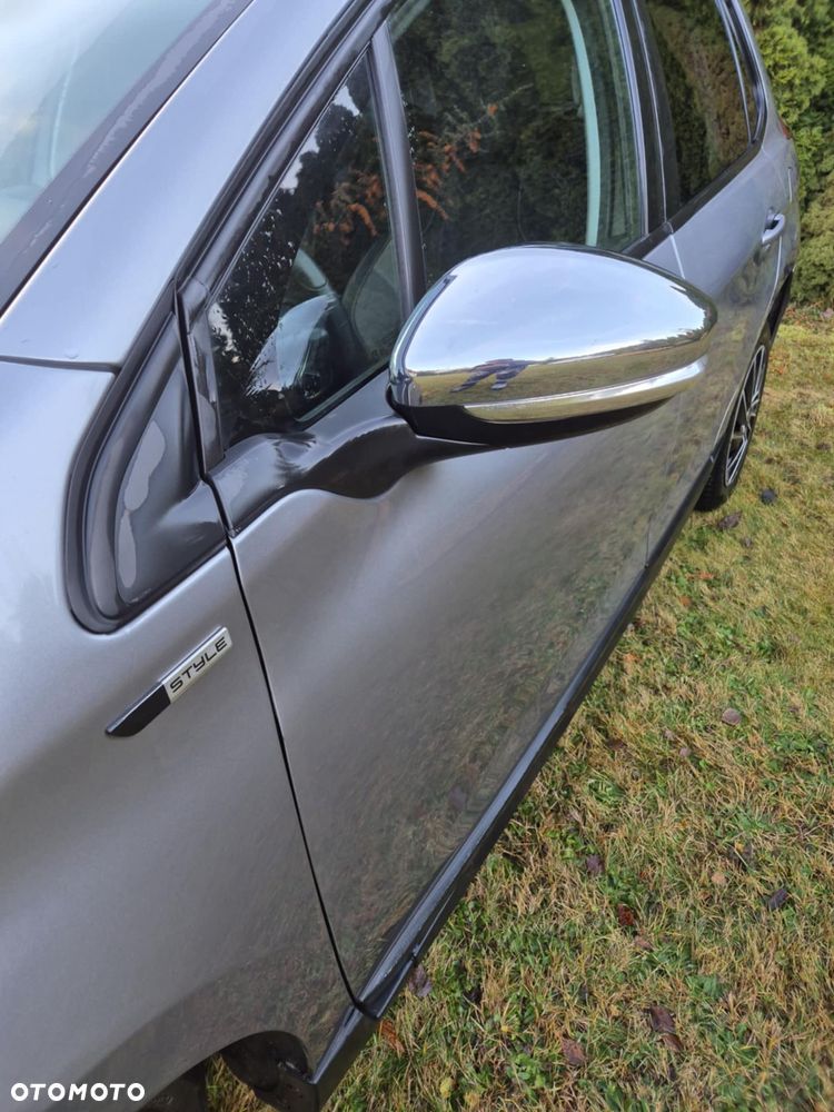 Peugeot 2008 1.6 BlueHDi Style - 17