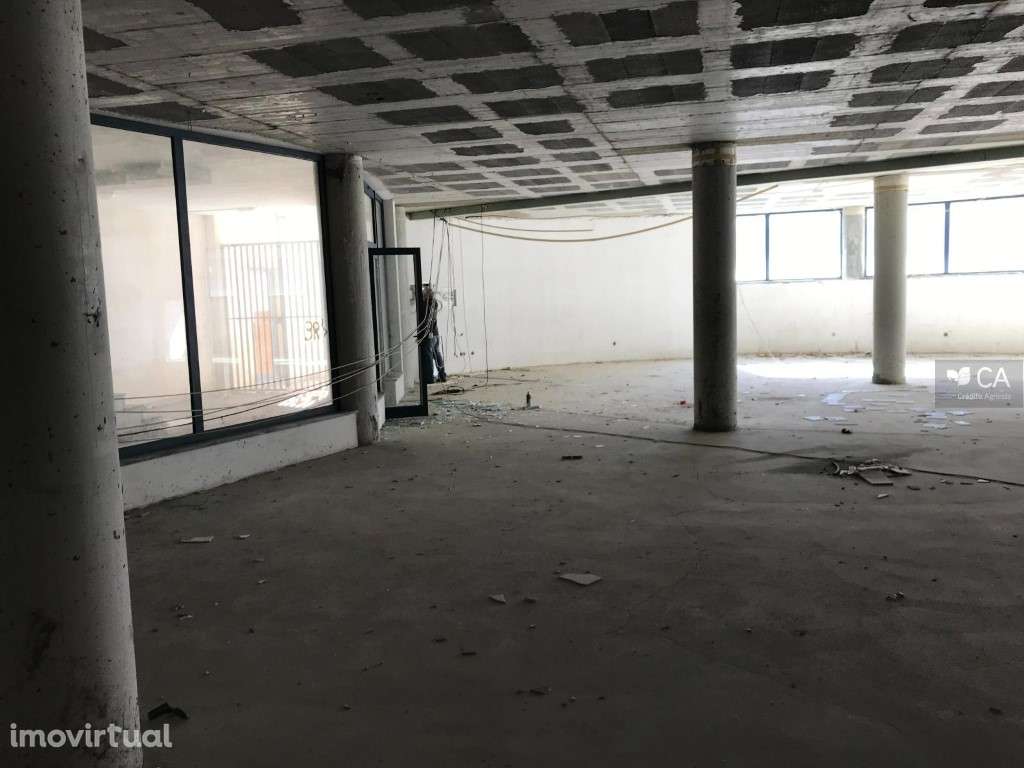 Loja para venda com 343,80 m² situada no centro de Oliveira do Hosp... - Grande imagem: 5/6