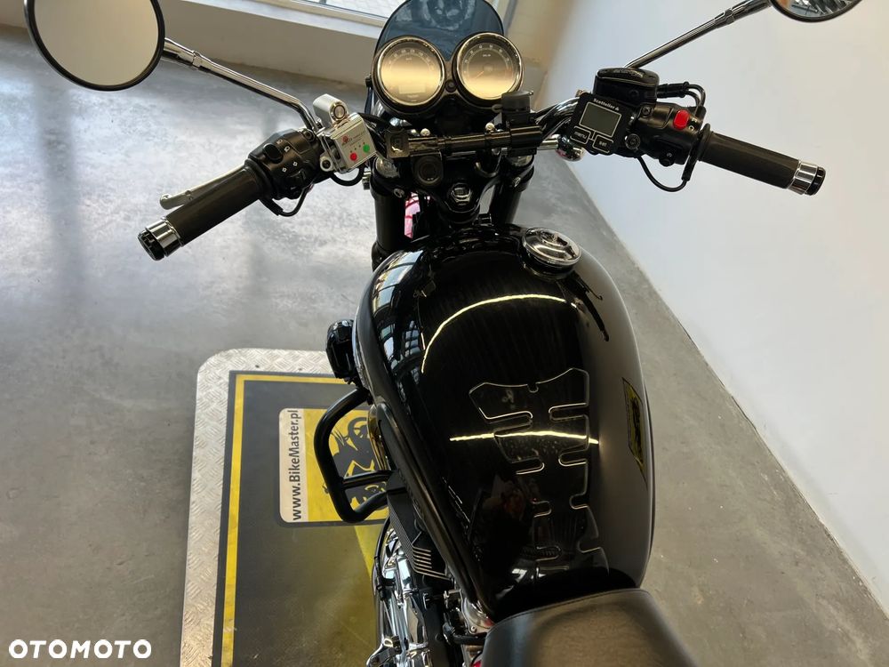 Triumph Bonneville - 19