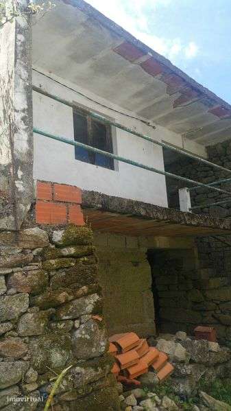 Casa em granito para restaurar - Grande imagem: 3/4