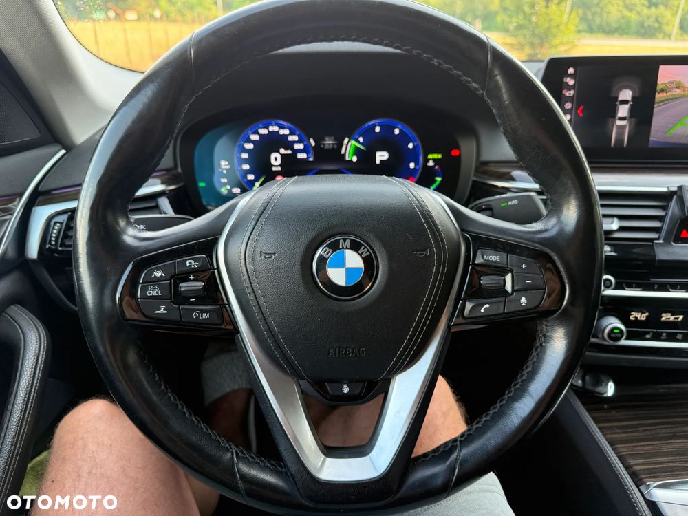 BMW Seria 5 530d xDrive Sport-Aut Luxury Line - 24