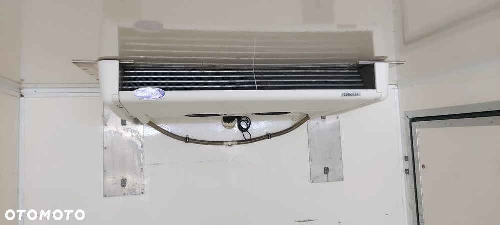 Mercedes-Benz SPRINTER - 32