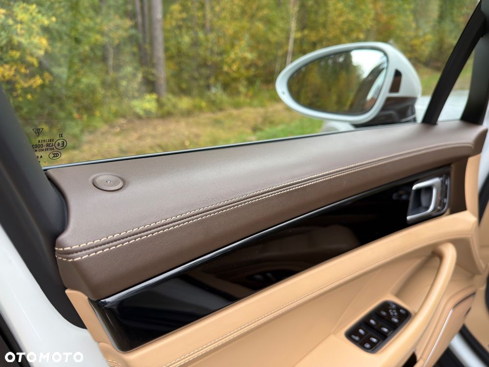 Porsche Panamera 4 E-Hybrid - 13