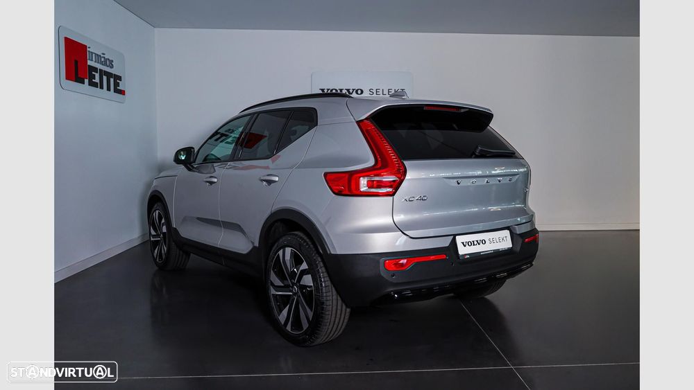 Volvo XC 40 2.0 B3 Plus Dark - 2