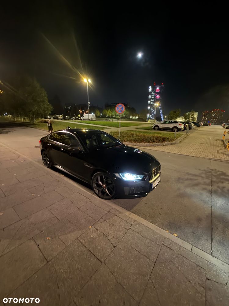 Jaguar XE 2.0 P300 AWD 300 Sport - 18