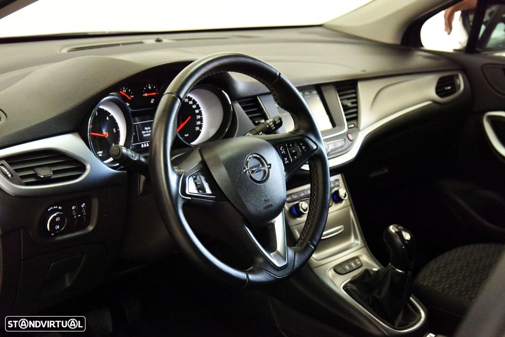 Opel Astra Sports Tourer - 12