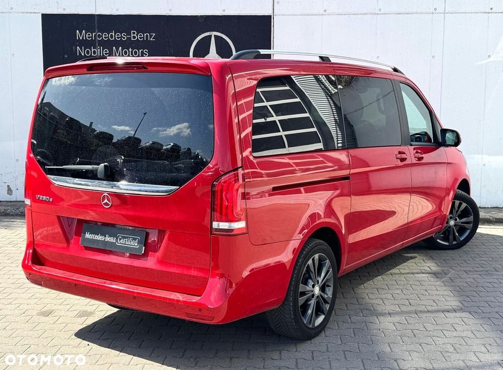 Mercedes-Benz Klasa V - 12