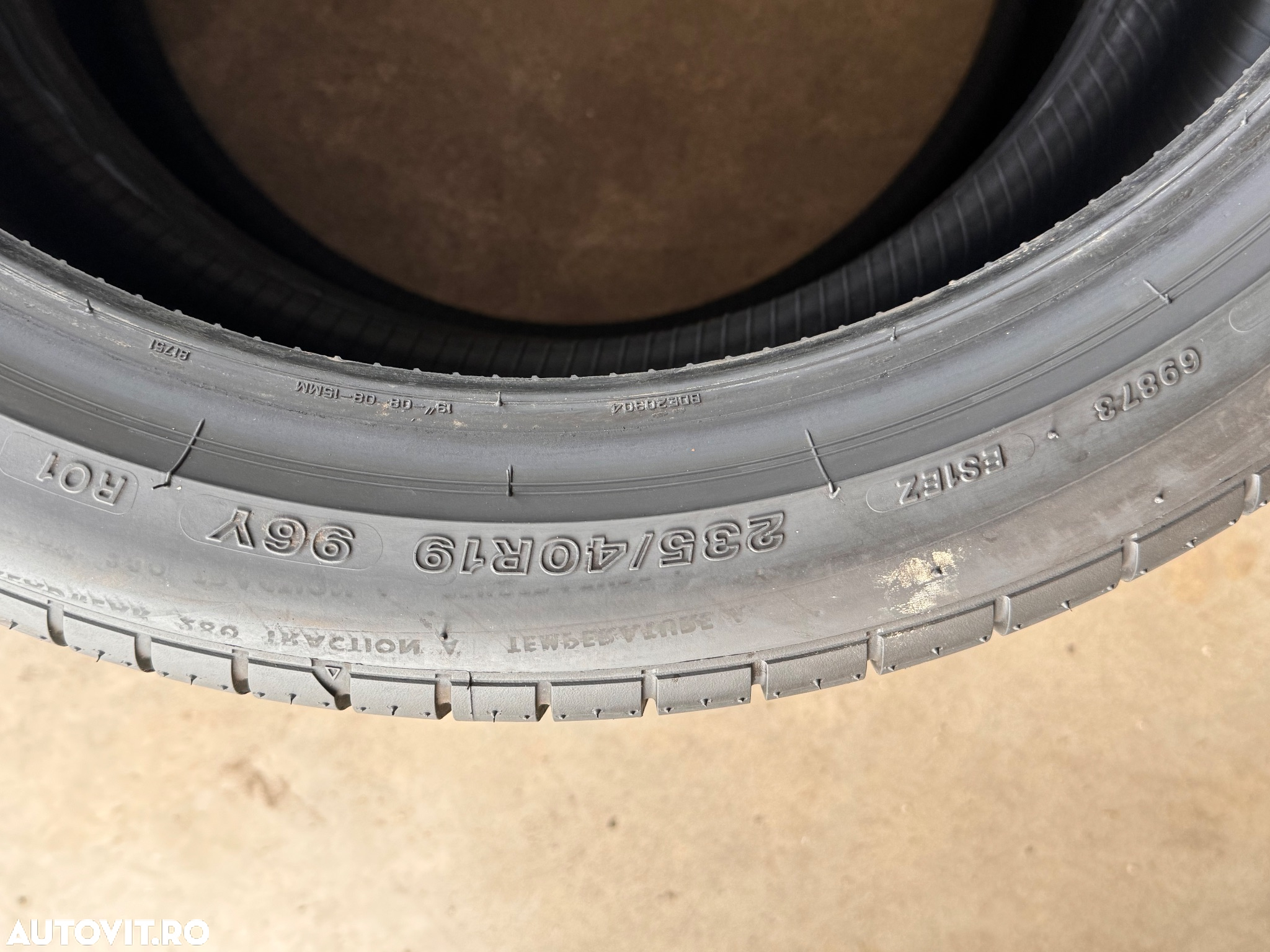 Vând 2 anvelope 235/40/19 bridgestone de vară ca noi - 5