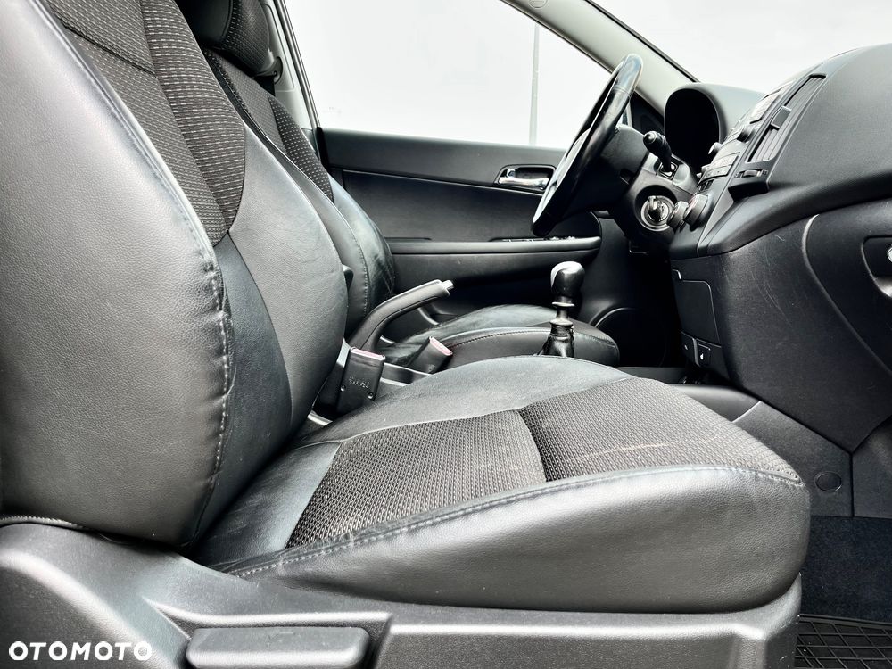 Hyundai i30 1.6 Premium - 10