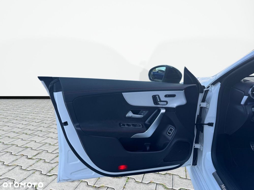 Mercedes-Benz CLA - 12