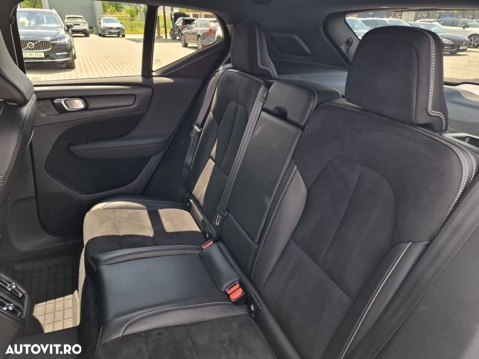 Volvo XC 40 B4 AT8 AWD Mild Hybrid R-Design - 22